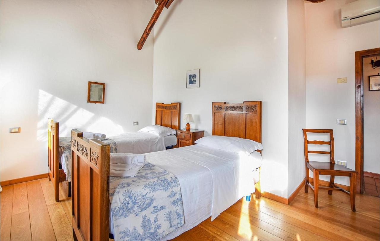 2 Bedroom Awesome Home In Taglio Di Po Ro Porto Viro Exteriör bild