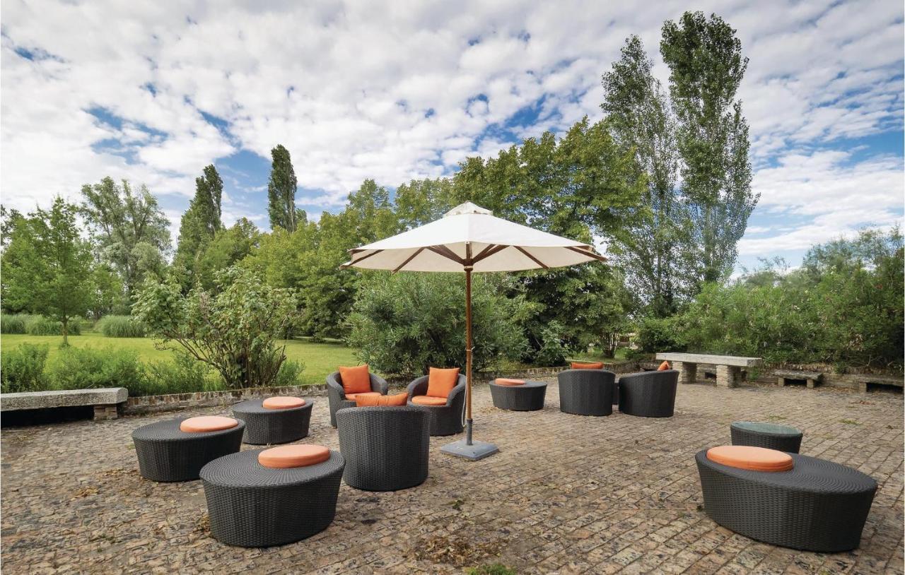 2 Bedroom Awesome Home In Taglio Di Po Ro Porto Viro Exteriör bild