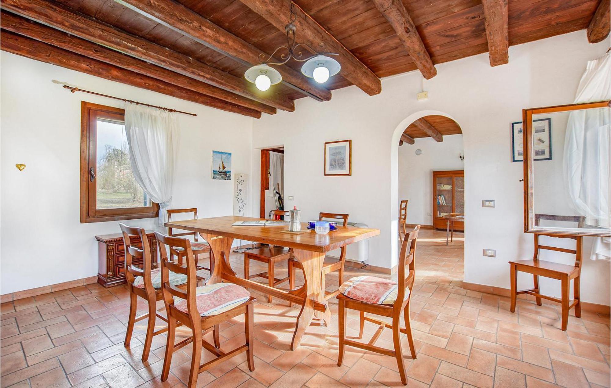 2 Bedroom Awesome Home In Taglio Di Po Ro Porto Viro Exteriör bild